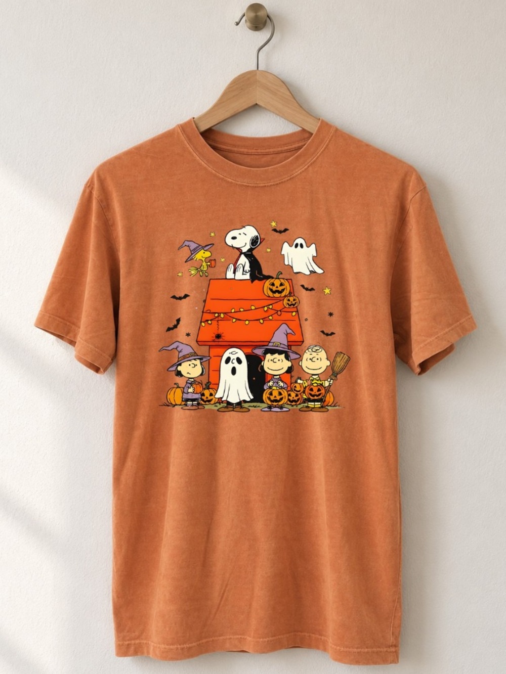 Peanuts Snoopy Woodstock Charlie Brown Halloween Pumpkins Ghost Doghouse T-Shirt